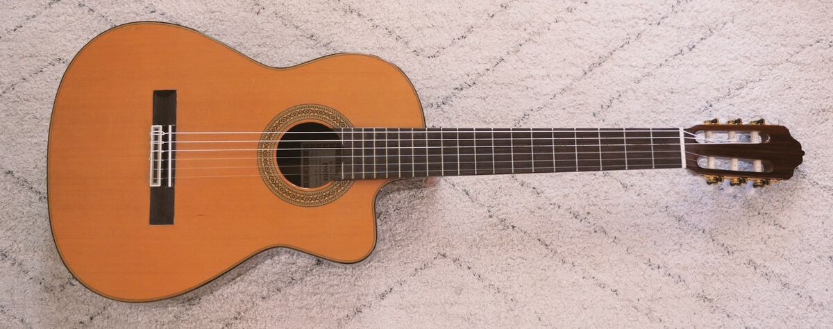 Une guitare classique