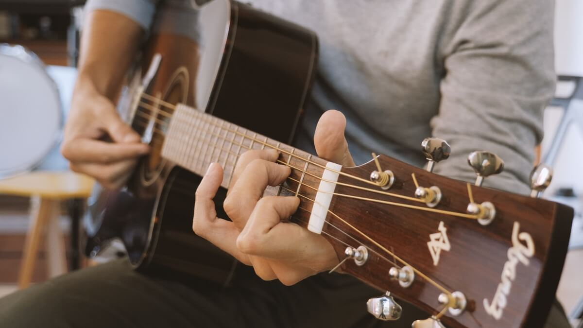 Confort : guitare folk